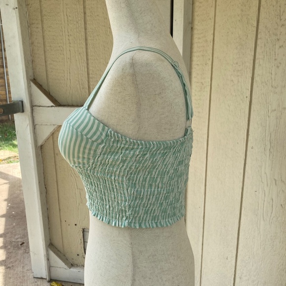 Green crop top - Picture 3 of 11